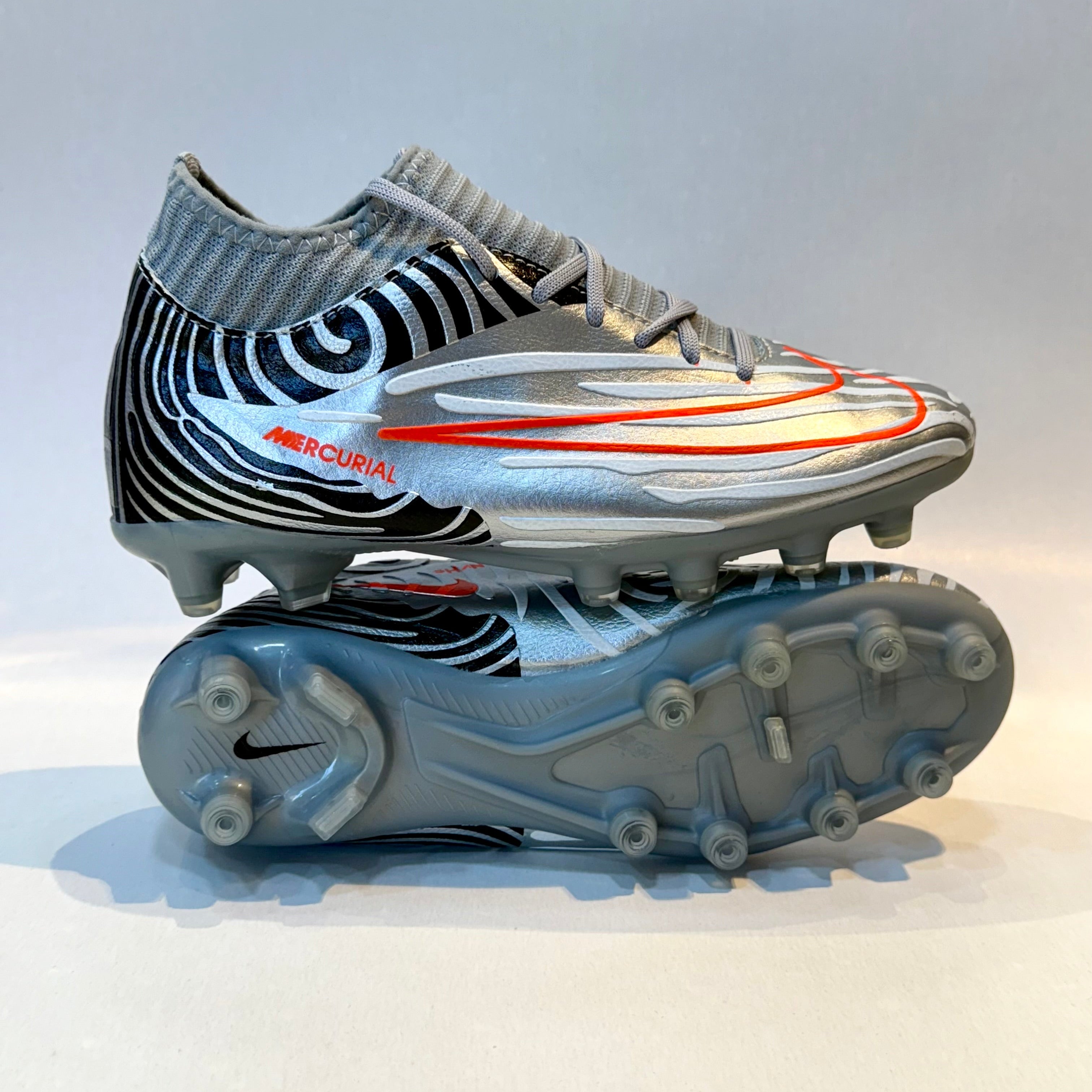 Crampons Enfants Nike Tiempo en taille 33 1/2 | Pro:Direct Soccer Crampons Enfants Nike Tiempo en taille 33 1/2 | Pro:Direct Soccer