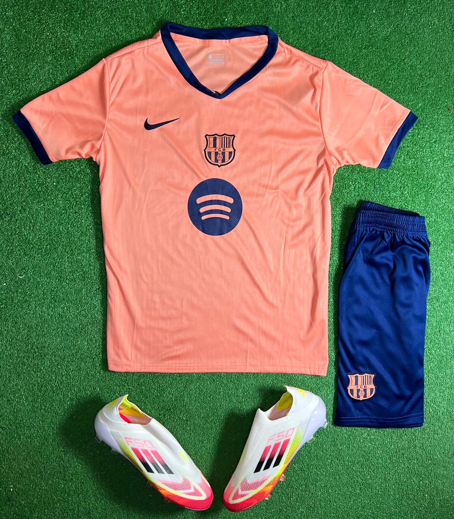 Tenue FC Barcelone 2025/2026 – Maillot + Short – Édition Supporter