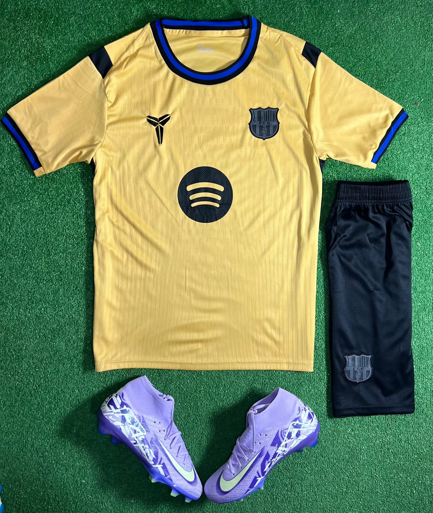 Tenue FC Barcelone 2025/2026 – Maillot + Short – Édition Supporter