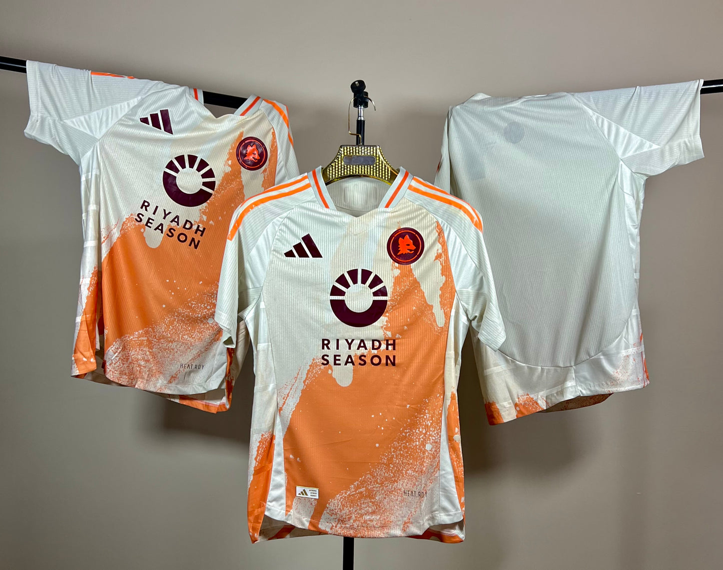 🟡🔴 T-shirt AS ROMA Away 2024/2025 – L’élégance romaine, version extérieure - Overdose Sport