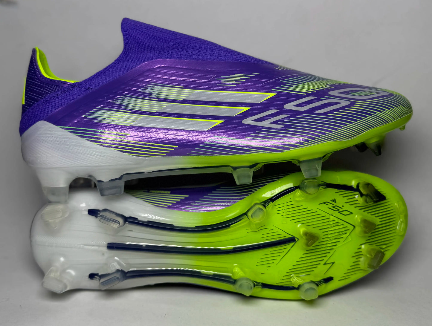 Crampon F50 Laceless FG – Vitesse et précision sans lacets