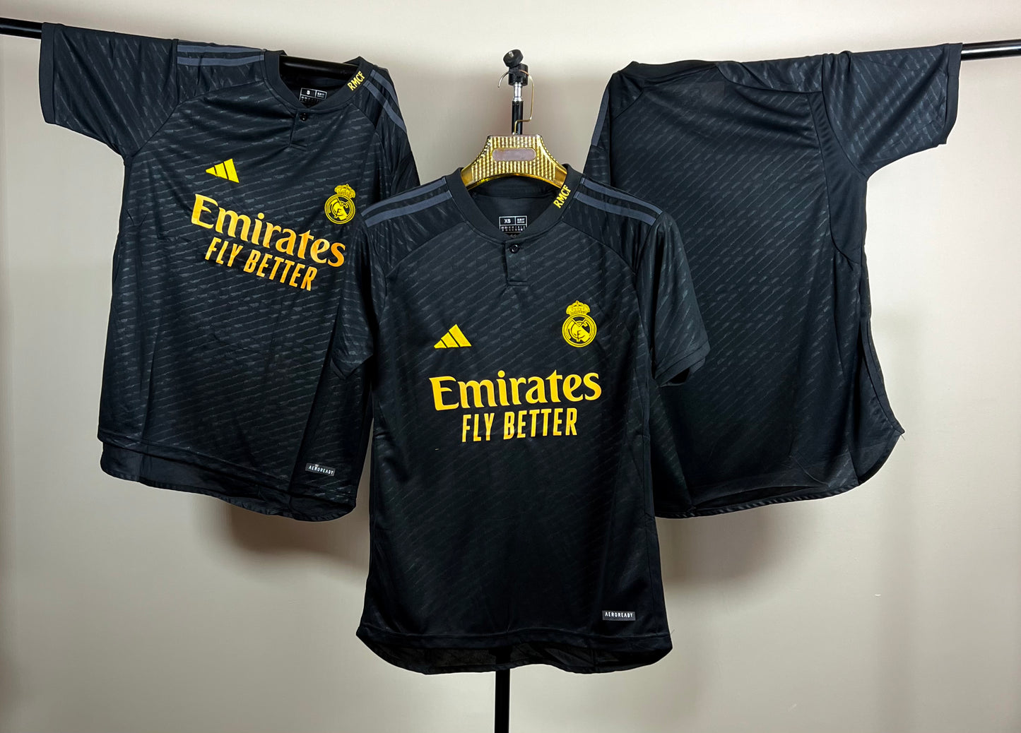 T-shirt Real Madrid 2023/2024 – Noir, Blanc & Doré - Overdose Sport