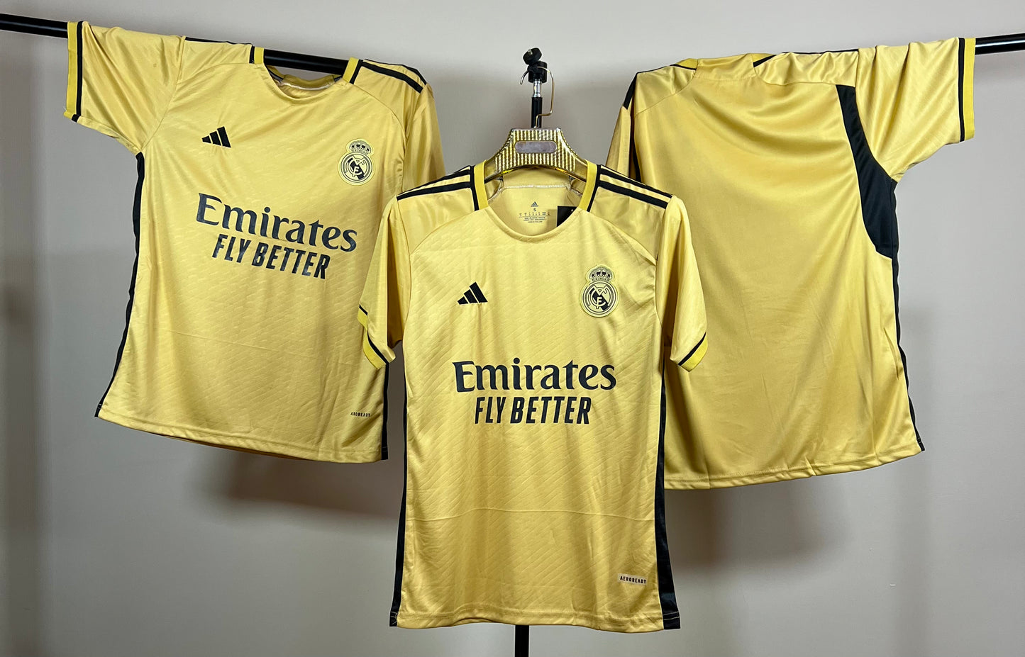 T-shirt Real Madrid 2023/2024 – Noir, Blanc & Doré - Overdose Sport