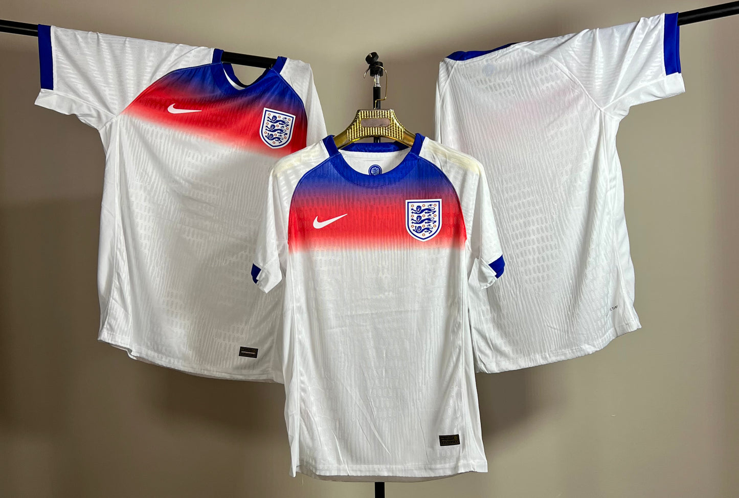 🏴 T-shirt Angleterre 2025/2026 – Édition Domicile | Esprit Three Lions 🔥 - Overdose Sport