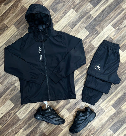 Survêtement Imperméable Calvin Klein – Élégance et Protection