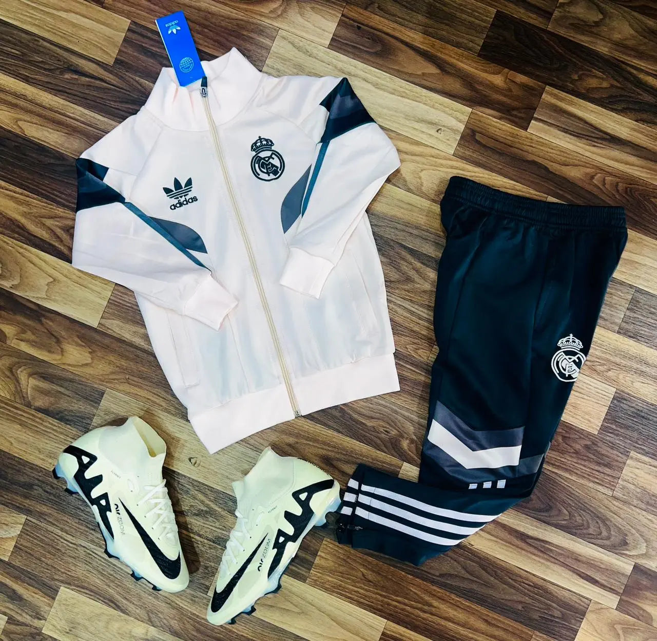 Tracksuit Enfant Real Madrid 2025/2026 – Édition Spéciale