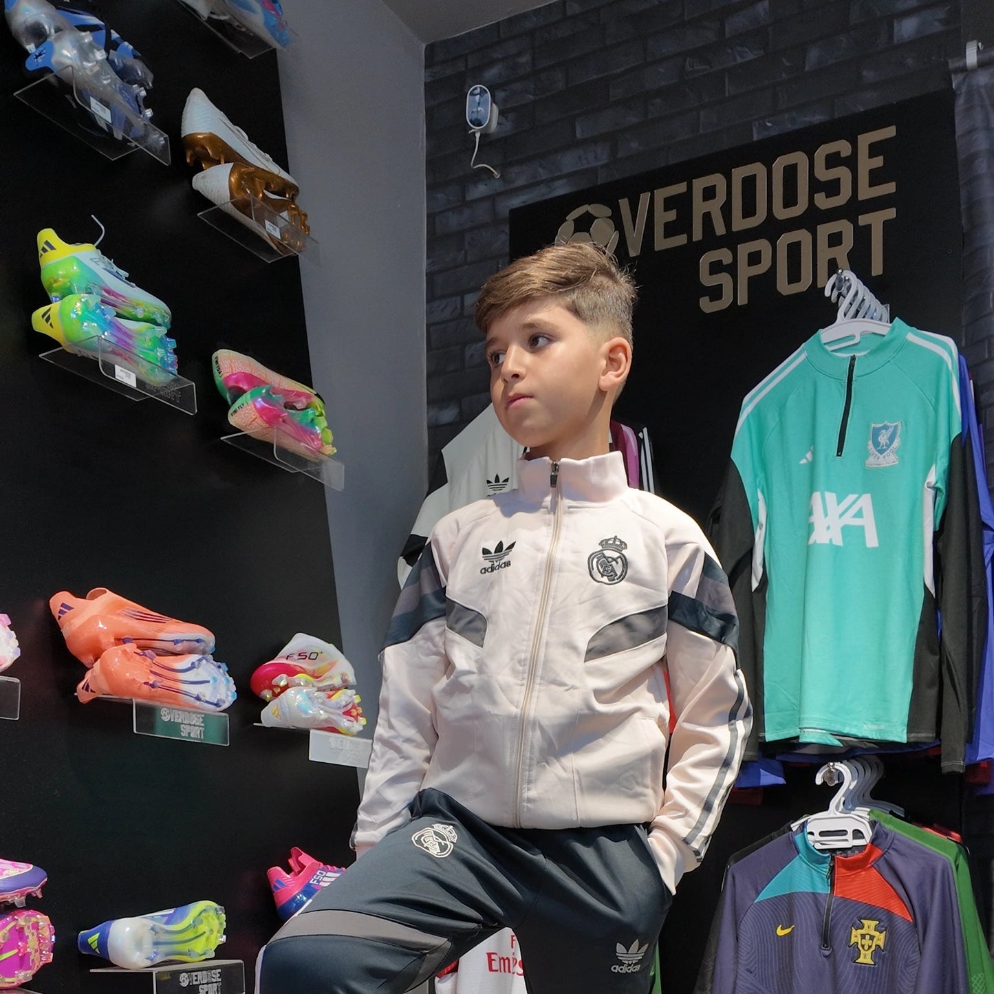 Tracksuit Enfant Real Madrid 2025/2026 – Édition Spéciale