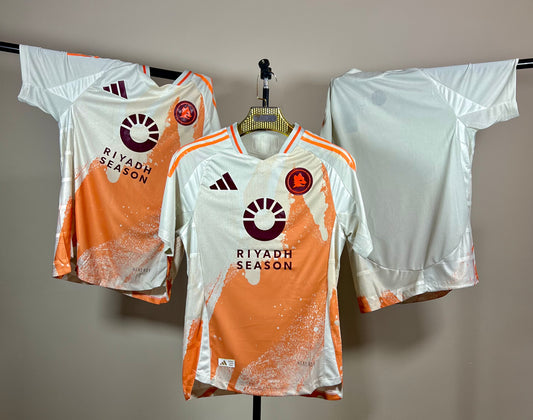 🟡🔴 T-shirt AS ROMA Away 2024/2025 – L’élégance romaine, version extérieure - Overdose Sport