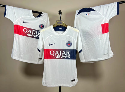 T-shirt PSG Blanc – Élégance et Passion