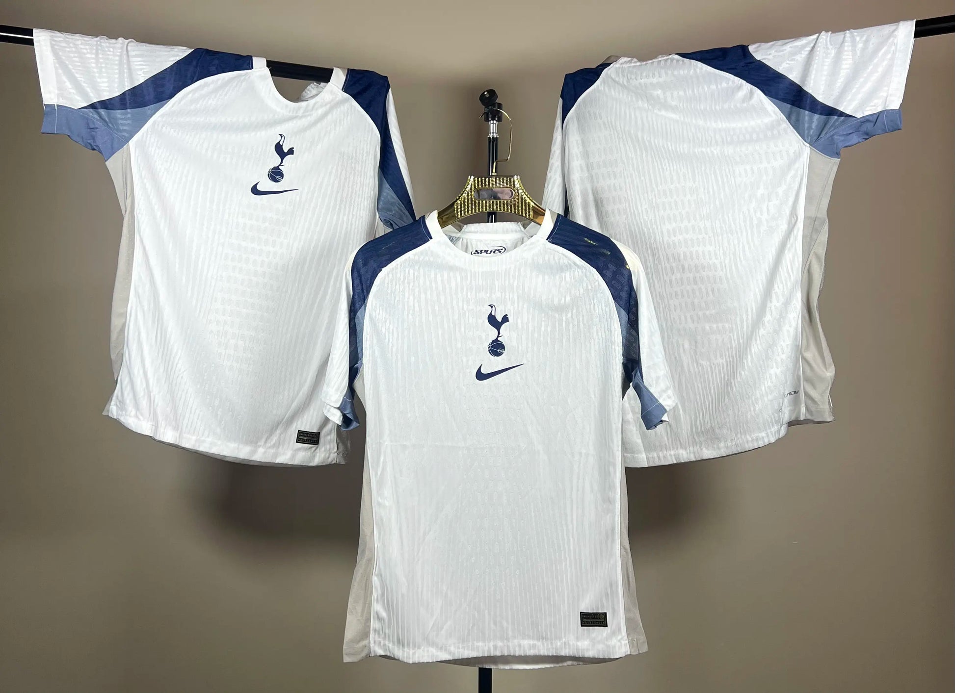 Maillot junior Tottenham third 2024/25 sur Maillot junior Tottenham third 2024/25 sur