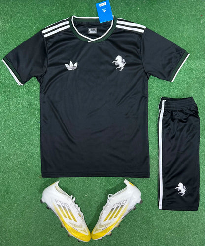 Tenue Juventus 2025/2026 – Maillot Officiel Réplica (Maillot + Short)